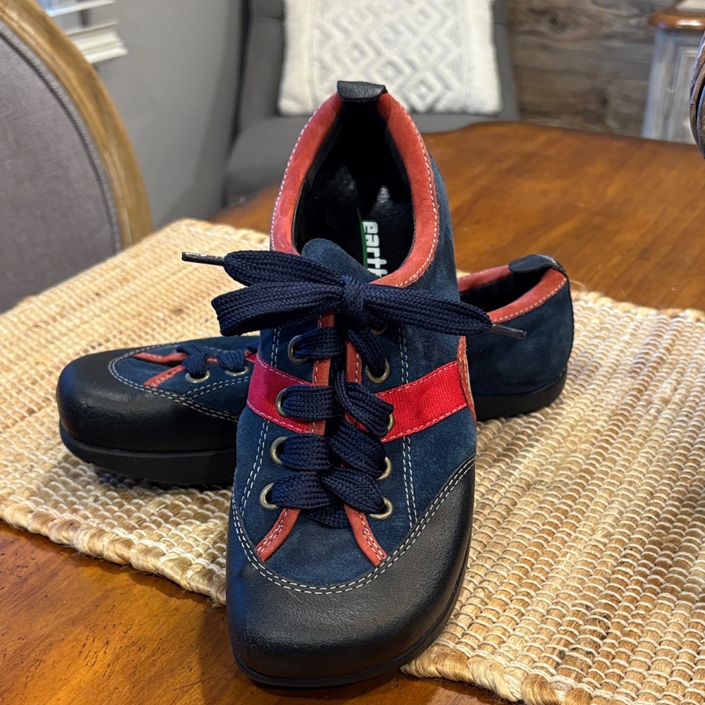 Earth Women's Navy and Red Sneakers